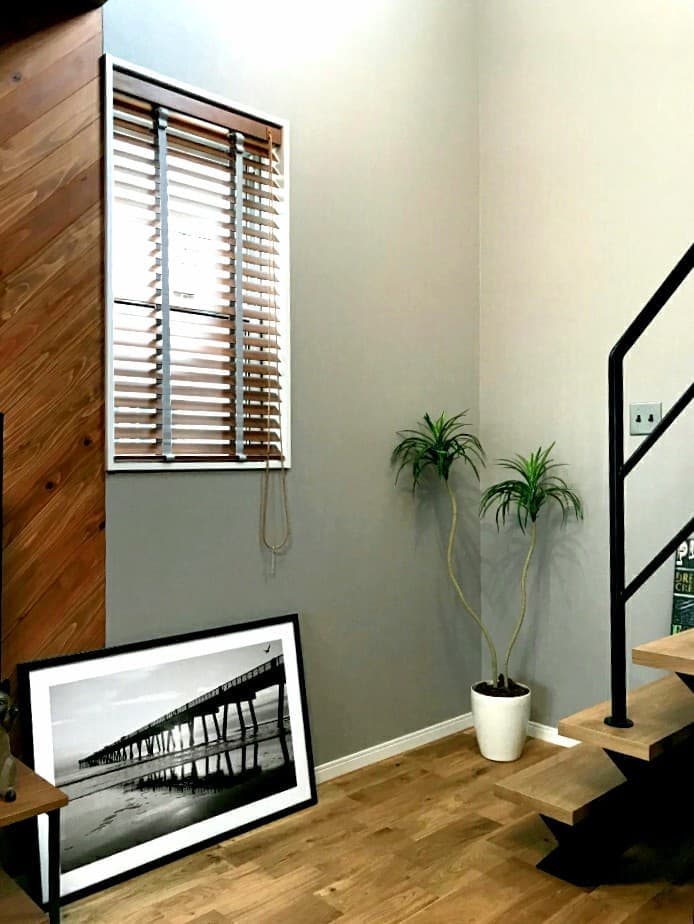 ジップコミュニケーションズ階段